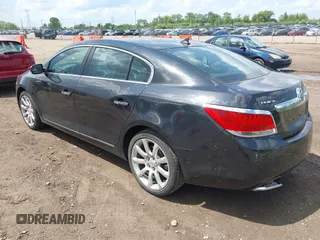 2013 Buick LaCrosse Touring z VIN 1G4GJ5E32DF324710, wystawiony jako IAAI lot #42561005 z przebiegiem 104 881 mil mil oraz . Historia ofert i sprzedaży dostępna na DreamBid. Obrazek 3.