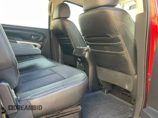 2016 Nissan Titan SL z VIN 1N6BA1F40GN516889, wystawiony jako Copart lot #54151745 z przebiegiem 124 664 mil mil oraz Czysty tytuł • Clean title. Historia ofert i sprzedaży dostępna na DreamBid. Obrazek 6.