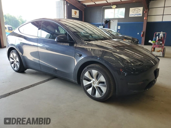 2024 Tesla Model Y Long Range z VIN 7SAYGDEE2RA246928, wystawiony jako Copart lot #60996035 z przebiegiem 19 266 mil mil oraz Szkoda całkowita • Salvage title. Historia ofert i sprzedaży dostępna na DreamBid. Obrazek 4.