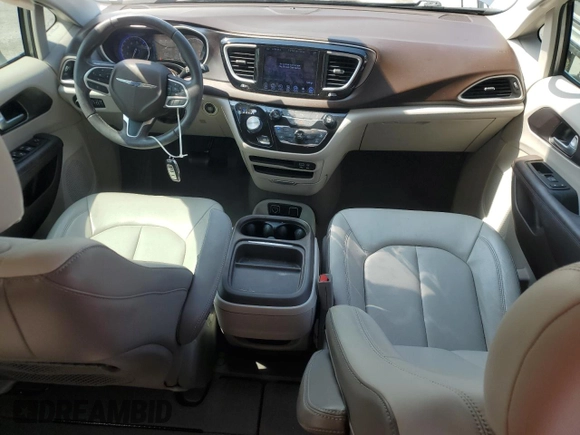 2017 Chrysler Pacifica Touring L z VIN 2C4RC1BG9HR832193, wystawiony jako Copart lot #55898585 z przebiegiem 30 958 mil mil oraz Szkoda całkowita • Salvage title. Historia ofert i sprzedaży dostępna na DreamBid. Obrazek 8.