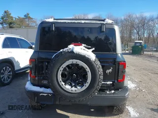 2024 Ford Bronco z VIN 1FMDE1AP3RLA66439, wystawiony jako IAAI lot #41071999 z przebiegiem 3 055 mil mil oraz . Historia ofert i sprzedaży dostępna na DreamBid. Obrazek 17.