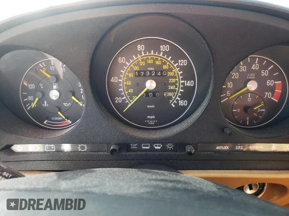 1986 Mercedes-Benz 560 SL z VIN WDBBA48D5GA042820, wystawiony jako Copart lot #71109364 z przebiegiem 173 240 mil mil oraz Czysty tytuł • Clean title. Historia ofert i sprzedaży dostępna na DreamBid. Obrazek 9.