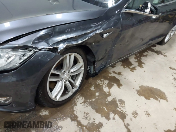 2014 Tesla Model S 60 with VIN 5YJSA1H16EFP52853, listed as a IAAI auction lot 41941989 with 132,038 mi miles and . Bid and sale history available at DreamBid. Image 6.