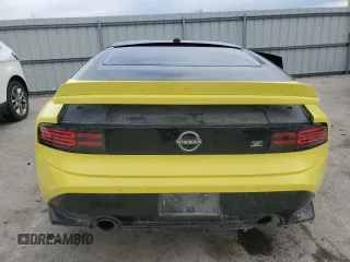 2023 Nissan Z Proto Spec z VIN JN1BZ4BHXPM310509, wystawiony jako Copart lot #87073274 z przebiegiem 5679 mil mil oraz Szkody całkowita. Historia ofert i sprzedaży dostępna na DreamBid. Obrazek 6.