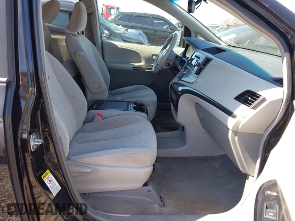 2014 Toyota Sienna LE AAS with VIN 5TDKK3DC4ES445998, listed as a IAAI auction lot 42093872 with 220,943 mi miles. Bid and sale history available at carsss.com. Image 5.