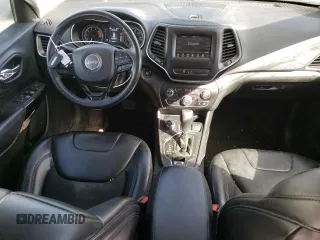 2019 Jeep Cherokee Altitude z VIN 1C4PJMLX8KD282895, wystawiony jako Copart lot #47054495 z przebiegiem 159 831 mil mil oraz Szkoda całkowita • Salvage title. Historia ofert i sprzedaży dostępna na DreamBid. Obrazek 8.
