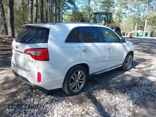 2014 Kia Sorento SX with VIN 5XYKW4A72EG492736, listed as a IAAI auction lot 42009349 with 165,492 mi miles. Bid and sale history available at carsss.com. Image 4.
