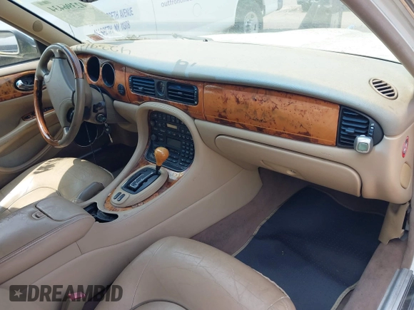 1999 Jaguar XJ z VIN SAJKD6045XC875524, wystawiony jako IAAI lot #42396434 z przebiegiem 167 104 mil mil oraz . Historia ofert i sprzedaży dostępna na DreamBid. Obrazek 5.