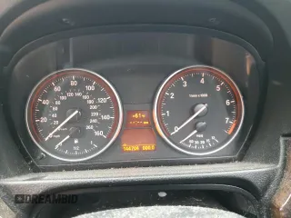 2008 BMW 3 Series 328i z VIN WBAVA37518NL18257, wystawiony jako Copart lot #53788785 z przebiegiem 144 704 mil mil oraz Szkoda całkowita • Salvage title. Historia ofert i sprzedaży dostępna na DreamBid. Obrazek 9.