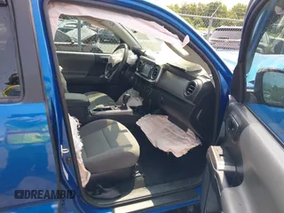 2017 Toyota Tacoma SR5 с VIN 3TMCZ5AN5HM104552, выставлен на аукционе IAAI как лот 42376668 с пробегом 104 569 миль миль и . История ставок и продаж доступна на DreamBid. Изображение 5.