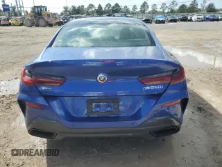 2023 BMW 8 Series M850i z VIN WBAGV8C08PCK41272, wystawiony jako Copart lot #77442574 z przebiegiem Nie podano mil oraz Szkoda całkowita • Salvage title. Historia ofert i sprzedaży dostępna na DreamBid. Obrazek 6.