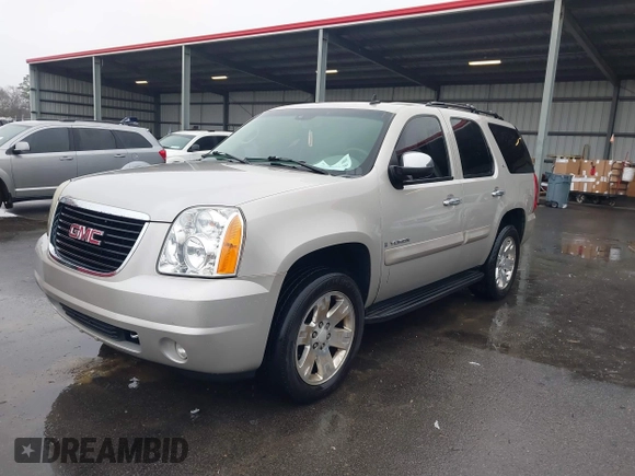 2008 GMC Yukon SLT w/4SB with VIN 1GKFC13J38R163765, listed as a IAAI auction lot 41568670 with 238,341 mi miles. Bid and sale history available at carsss.com. Image 2.