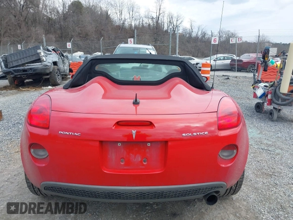 2008 Pontiac Solstice z VIN 1G2MC35B28Y126205, wystawiony jako IAAI lot #41690165 z przebiegiem 95 197 mil mil oraz . Historia ofert i sprzedaży dostępna na DreamBid. Obrazek 16.