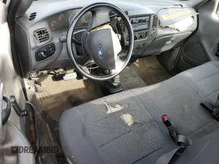 2003 Ford F-150 XL z VIN 1FTRF18W53NB45997, wystawiony jako Copart lot #42451525 z przebiegiem 149 166 mil mil oraz Szkoda całkowita • Salvage title. Historia ofert i sprzedaży dostępna na DreamBid. Obrazek 8.
