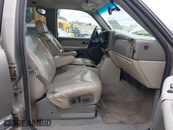 2002 GMC Yukon XL SLT with VIN 1GKFK16Z32J158981, listed as a IAAI auction lot 41951988 with 245,650 mi miles. Bid and sale history available at carsss.com. Image 5.