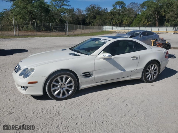 2008 Mercedes-Benz SL-Class V8 with VIN WDBSK71F68F136350, listed as a Copart auction lot 83970304 with 82,717 mi miles and Clean Title. Bid and sale history available at carsss.com. Image 1.