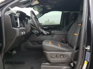 2025 GMC Sierra 2500HD AT4 z VIN 1GT4UPEY4SF204846, wystawiony jako Copart lot #47201165 z przebiegiem 2 557 mil mil oraz Szkoda całkowita • Salvage title. Historia ofert i sprzedaży dostępna na DreamBid. Obrazek 7.