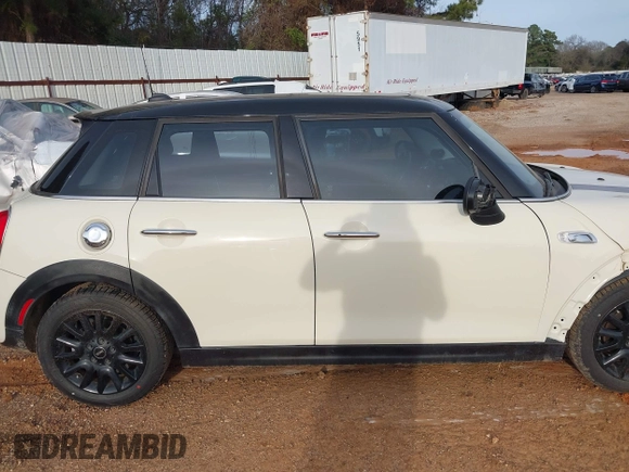 2015 MINI Hardtop 4 Door S z VIN WMWXU3C50F2B59450, wystawiony jako IAAI lot #41271841 z przebiegiem 70 719 mil mil oraz . Historia ofert i sprzedaży dostępna na DreamBid. Obrazek 14.