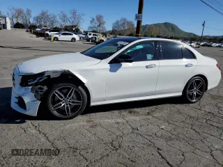 2019 Mercedes-Benz E-Class E 300 with VIN WDDZF4JB7KA605701, listed as a Copart auction lot 38572993 with 60,909 mi miles. Bid and sale history available at carsss.com. Image 1.
