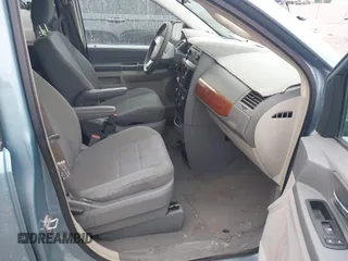 2008 Chrysler Town & Country LX with VIN 2A8HR44H18R652698, listed as a IAAI auction lot 41787323 with 199,163 mi miles. Bid and sale history available at carsss.com. Image 5.