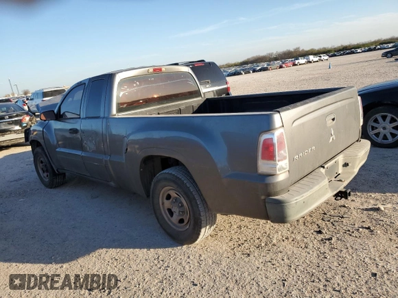 2008 Mitsubishi Raider LS z VIN 1Z7HC22KX8S609878, wystawiony jako Copart lot #85869764 z przebiegiem 163 672 mil mil oraz Szkoda całkowita • Salvage title. Historia ofert i sprzedaży dostępna na DreamBid. Obrazek 2.