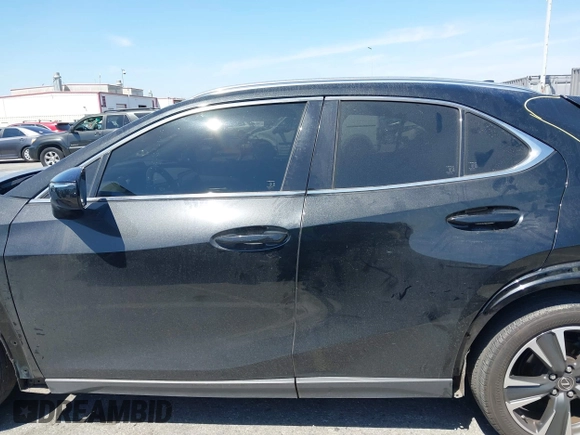 2022 Lexus UX 200 с VIN JTHX3JBH8N2047074, выставлен на аукционе IAAI как лот 41973682 с пробегом 27 248 миль миль и . История ставок и продаж доступна на DreamBid. Изображение 15.