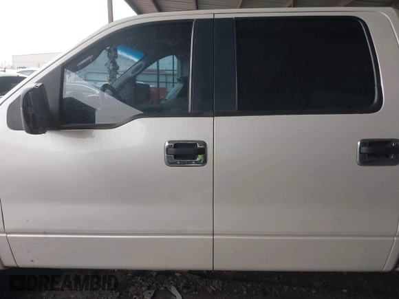 2008 Ford F-150 XLT z VIN 1FTPW12V08FB96378, wystawiony jako IAAI lot #41532378 z przebiegiem 203 260 mil mil oraz . Historia ofert i sprzedaży dostępna na DreamBid. Obrazek 14.