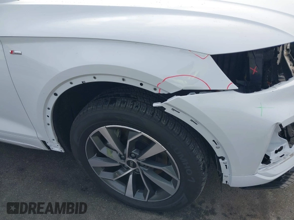 2024 Audi Q5 S line Premium z VIN WA1GAAFY0R2070950, wystawiony jako IAAI lot #41118186 z przebiegiem 3248 mil mil oraz . Historia ofert i sprzedaży dostępna na DreamBid. Obrazek 18.
