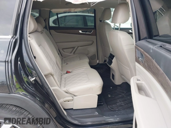 2024 Volkswagen Atlas SEL Premium R-Line with VIN 1V2FR2CA2RC574836, listed as a IAAI auction lot 41663458 with 15,527 mi miles and . Bid and sale history available at DreamBid. Image 8.