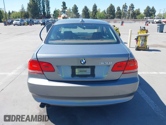 2008 BMW 3 Series 328i с VIN WBAWV135X8P120512, выставлен на аукционе IAAI как лот 42239103 с пробегом 45 613 миль миль и . История ставок и продаж доступна на DreamBid. Изображение 16.