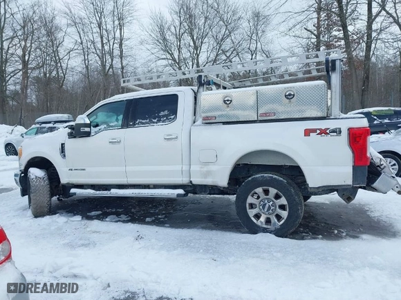 2017 Ford Super Duty F-250 SRW Lariat with VIN 1FT7W2BT0HEC93199, listed as a IAAI auction lot 41572251 with 157,935 mi miles. Bid and sale history available at carsss.com. Image 14.