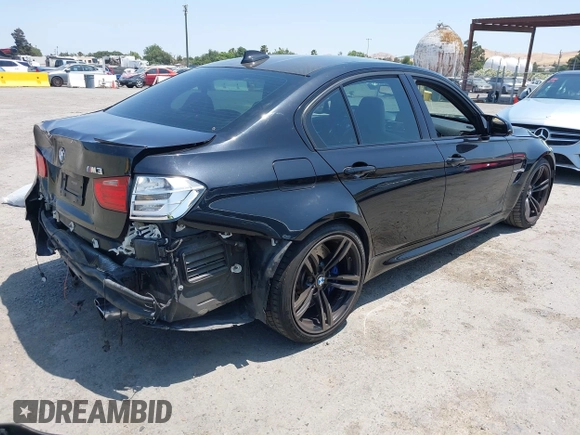 2015 BMW M3 с VIN WBS3C9C59FP804029, выставлен на аукционе IAAI как лот 42438618 с пробегом 109 817 миль миль и . История ставок и продаж доступна на DreamBid. Изображение 4.