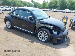 2019 Volkswagen Beetle SE with VIN 3VWJD7AT7KM706387, listed as a IAAI auction lot 42447304 with 30,383 mi miles and . Bid and sale history available at DreamBid. Image 1.