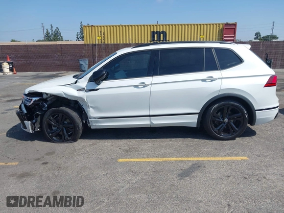 2024 Volkswagen Tiguan SE R-Line Black with VIN 3VVCB7AX7RM085619, listed as a IAAI auction lot 42325566 with 10,615 mi miles and . Bid and sale history available at DreamBid. Image 14.