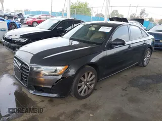 2014 Audi A6 Premium Plus z VIN WAUGFAFC7EN025053, wystawiony jako IAAI lot #42131033 z przebiegiem 154 552 mil mil oraz . Historia ofert i sprzedaży dostępna na DreamBid. Obrazek 2.
