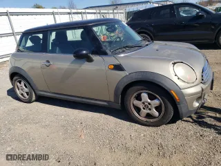 2009 MINI Cooper Hardtop with VIN WMWMF33549TW77649, listed as a Copart auction lot 50954125 with 115,061 mi miles and Clean Title. Bid and sale history available at carsss.com. Image 4.
