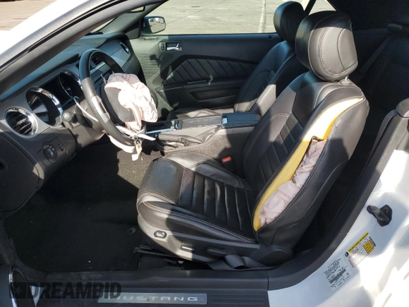 2014 Ford Mustang V6 z VIN 1ZVBP8EMXE5218467, wystawiony jako Copart lot #43163375 z przebiegiem 47 820 mil mil oraz Nie do naprawy • Non repairable. Historia ofert i sprzedaży dostępna na DreamBid. Obrazek 7.