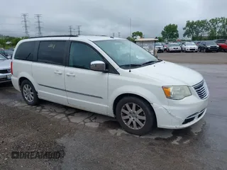 2011 Chrysler Town & Country Touring L z VIN 2A4RR8DG0BR681993, wystawiony jako IAAI lot #42316421 z przebiegiem 178 663 mil mil oraz . Historia ofert i sprzedaży dostępna na DreamBid. Obrazek 1.
