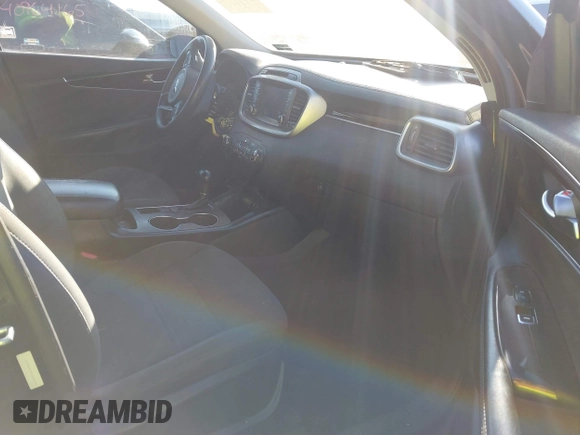 2018 Kia Sorento LX z VIN 5XYPG4A39JG385905, wystawiony jako IAAI lot #40936433 z przebiegiem 116 080 mil mil oraz . Historia ofert i sprzedaży dostępna na DreamBid. Obrazek 5.
