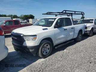 2019 Ram 1500 Tradesman z VIN 1C6RRFCG6KN662011, wystawiony jako Copart lot #57620745 z przebiegiem 189 698 mil mil oraz Czysty tytuł • Clean title. Historia ofert i sprzedaży dostępna na DreamBid. Obrazek 1.