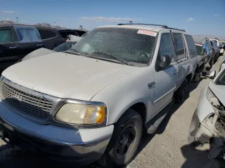 2000 Ford Expedition XLT with VIN 1FMRU1565YLC38706, listed as a Copart auction lot 47690595 with 0 mi miles and Non Repairable. Bid and sale history available at carsss.com. Image 1.