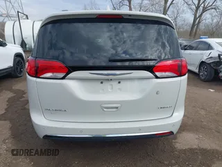 2017 Chrysler Pacifica Limited with VIN 2C4RC1GG6HR592464, listed as a IAAI auction lot 41868991 with 84,071 mi miles and . Bid and sale history available at DreamBid. Image 17.