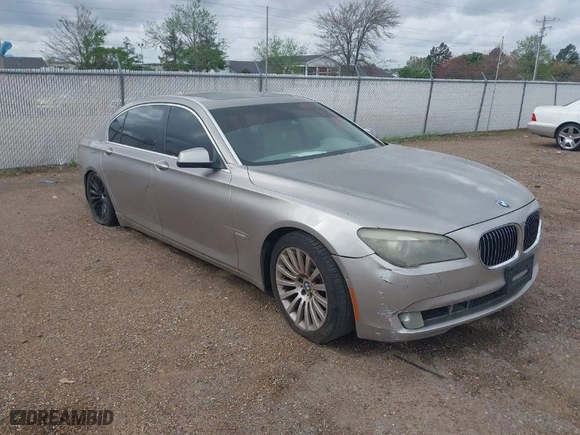 2009 BMW 7 Series 750Li with VIN WBAKB83559CY59747, listed as a IAAI auction lot 41811372 with 135,193 mi miles. Bid and sale history available at carsss.com. Image 6.
