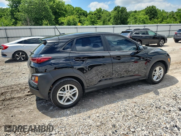 2021 Hyundai Kona SE z VIN KM8K12AA7MU726084, wystawiony jako Copart lot #58722035 z przebiegiem 71 427 mil mil oraz Szkoda całkowita • Salvage title. Historia ofert i sprzedaży dostępna na DreamBid. Obrazek 3.