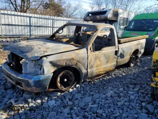 2001 Ford Super Duty F-250 XL with VIN 1FTNF20S81EC59308, listed as a Copart auction lot 81049684 with 0 mi miles and Salvage Title. Bid and sale history available at carsss.com. Image 1.