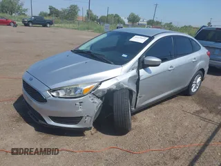 2018 Ford Focus SE z VIN 1FADP3FE0JL321530, wystawiony jako IAAI lot #42275532 z przebiegiem 65 412 mil mil oraz . Historia ofert i sprzedaży dostępna na DreamBid. Obrazek 2.