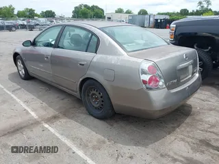 2005 Nissan Altima 2.5 z VIN 1N4AL11E05C141724, wystawiony jako IAAI lot #42482284 z przebiegiem 166 296 mil mil oraz . Historia ofert i sprzedaży dostępna na DreamBid. Obrazek 3.