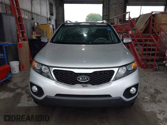 2013 Kia Sorento EX with VIN 5XYKU4A20DG313084, listed as a IAAI auction lot 41976552 with 168,397 mi miles and . Bid and sale history available at carsss.com. Image 13.