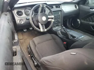 2013 Ford Mustang GT z VIN 1ZVBP8CF6D5235530, wystawiony jako Copart lot #59044465 z przebiegiem 96 242 mil mil oraz Czysty tytuł • Clean title. Historia ofert i sprzedaży dostępna na DreamBid. Obrazek 8.