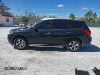 2017 Nissan Pathfinder S z VIN 5N1DR2MN8HC613384, wystawiony jako IAAI lot #41826359 z przebiegiem 138 960 mil mil oraz . Historia ofert i sprzedaży dostępna na DreamBid. Obrazek 14.